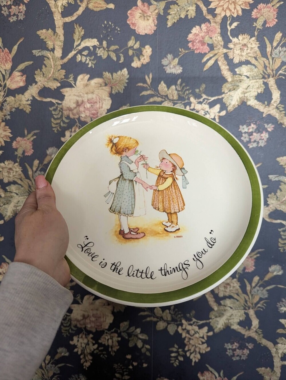 Holly Hobbie Collectors Addition "Love Is The Little Things You Do" Plate